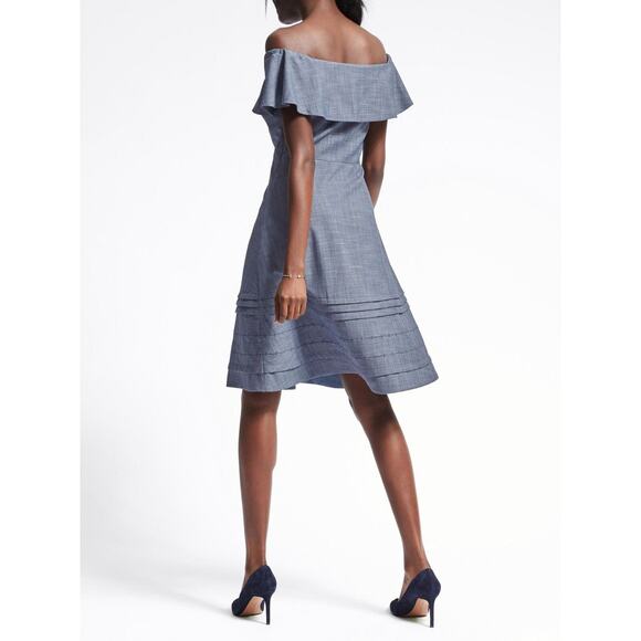 NWT BANANA REPUBLIC Chambray Off-Shoulder Above-Knee Dress (Blue | Size 0) - Picture 2 of 5